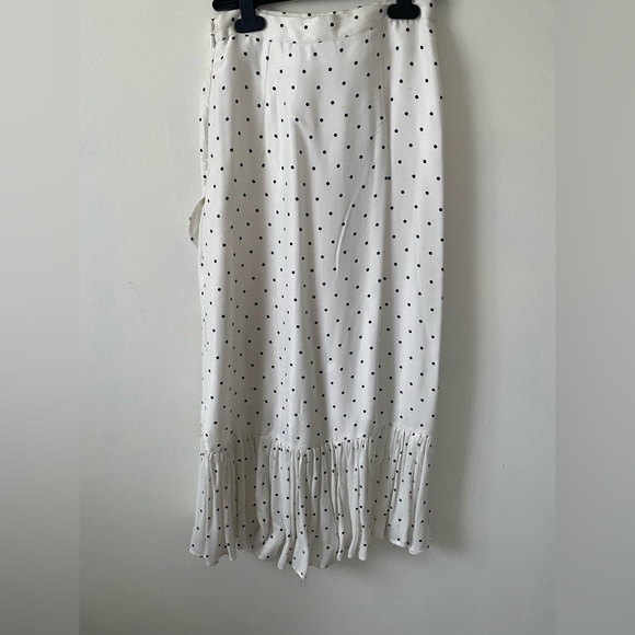 H & M white and black Polka dot wrap and satin effect midi skirt - Picture 3 of 4